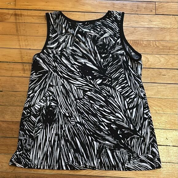 Bundle of Three Women’s Assorted Sleeveless Tank Tops and Blouses Size Small - Picture 10 of 10